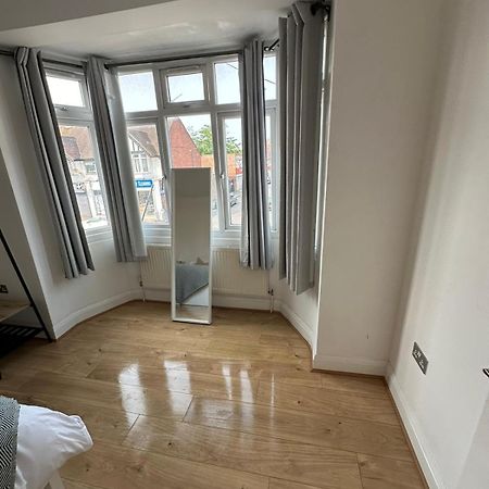Central & Cozy 3Br Apt - High Chair - Free Parking London Kültér fotó