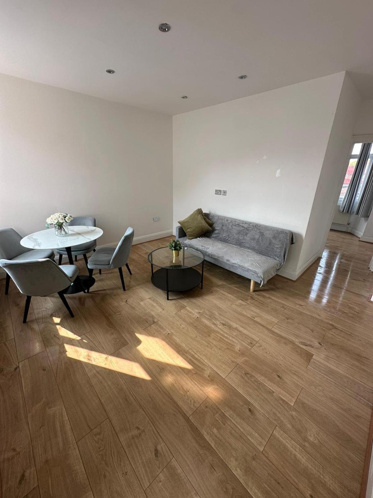 Central & Cozy 3Br Apt - High Chair - Free Parking London Kültér fotó